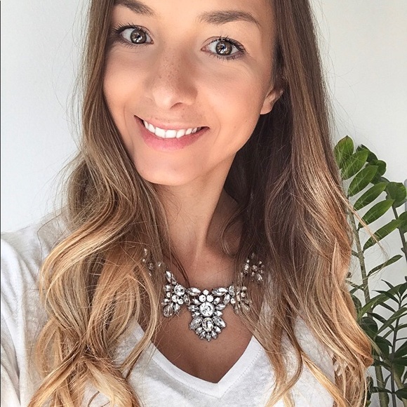 Crystal Statement Necklace - Picture 7 of 7